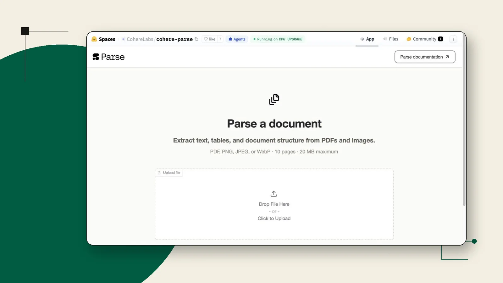 Coheres officiella Parse-demo visar uppladdningsytan för dokument som ska omvandlas till strukturerad Markdown. Skärmbild: Debrief från CohereLabs officiella demo på Hugging Face Spaces, 27 augusti 2026. Användningsgrund: redaktionell dokumentation av den publika produkten. Debrief-bearbetning: den pixelbevarade skärmbilden har monterats mot varm off-white och Debrief-grönt med skugga och tunn systemlinje; gränssnitt, text och logotyp är inte ändrade.